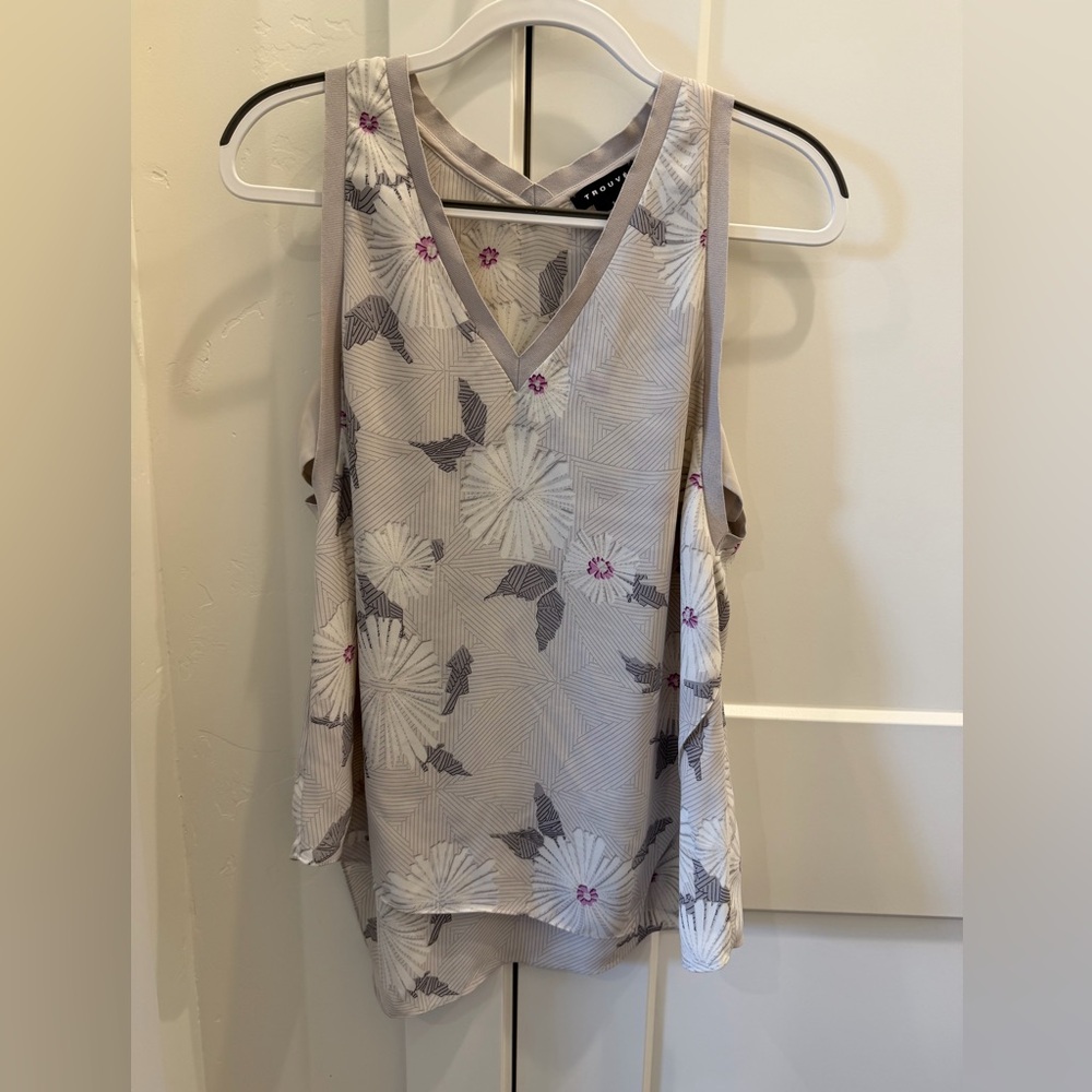 Floral Patterned Sleeveless tank Top